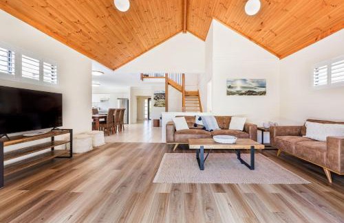 Dunsborough Casa | Driftwood - True Beachside Bliss with Games Galore