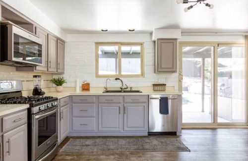 Bear Canyon Hills Casa | Driftwood Tucson Oasis | ScenicViews | KingBed