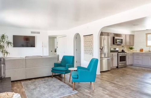 Bear Canyon Hills Casa | Driftwood Tucson Oasis | ScenicViews | KingBed