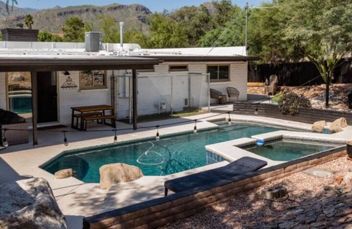 Bear Canyon Hills Casa | Driftwood Tucson Oasis | ScenicViews | KingBed