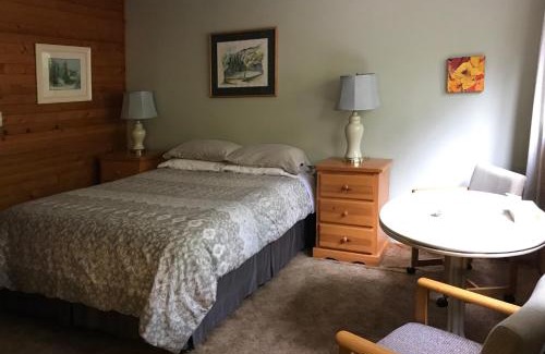 Sturdies Bay Complejo | Driftwood Village Cottages