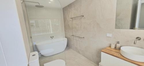 Windang Casa | DriftWood - Where the Lake Meets the Sea