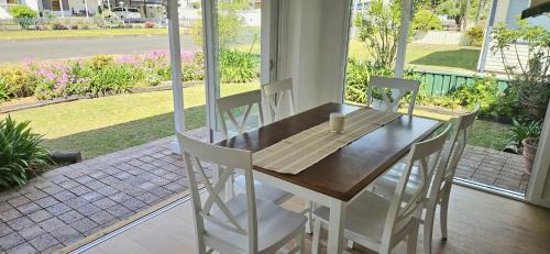 Windang Casa | DriftWood - Where the Lake Meets the Sea
