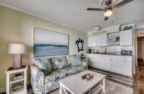 North Myrtle Beach Casa | Drifty Daze Oceanfront Suite w Pool