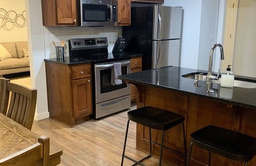 Tulsa Casa | Driller’s Den III Newly Remodled-4 bdrm/3 bath-Close to Expo and Midtown