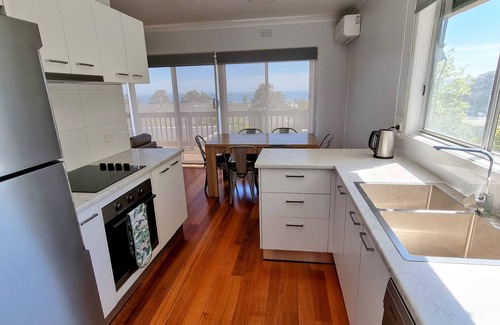 Dromana Casa | Dromana getaway with a view, air con and wi-fi.