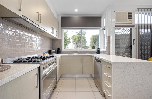 Dromana Casa | Dromana Seaside - 2 bedroom - Only 500m to the beach and shops