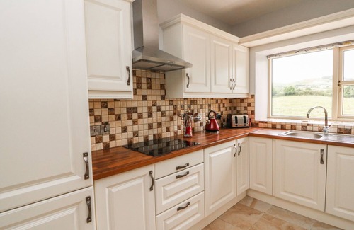 Glencar Cabaña | DROMSTABLA, pet friendly in Glencar, County Kerry