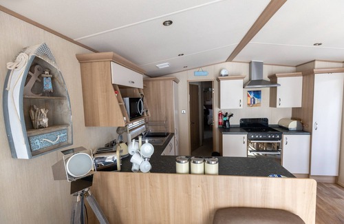 Mudeford Cabaña | Drop Anchor, by the beach in Mudeford - *** No Booking Fees ***