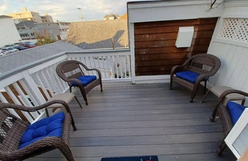 Hampton Apartamento | Drop anchor in our studio only steps to the beach