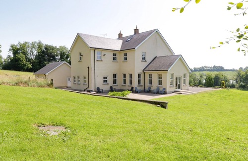 Belturbet Cabaña | DRUMLANEY, pet friendly, with open fire in Belturbet, County Cavan