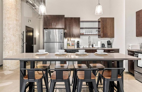 Warehouse District Apartamento | DT 2BD Steps from Target Field Gym Kitchen Laundry