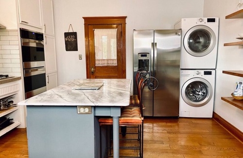 Sandpoint Casa | DT basecamp w/chef kitchen, yard & dog friendly