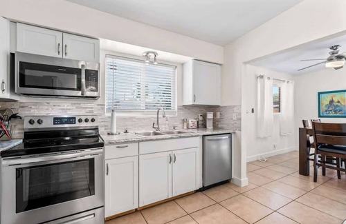 Duffy Casa | DT Retreat Cozy & Close to UofA!