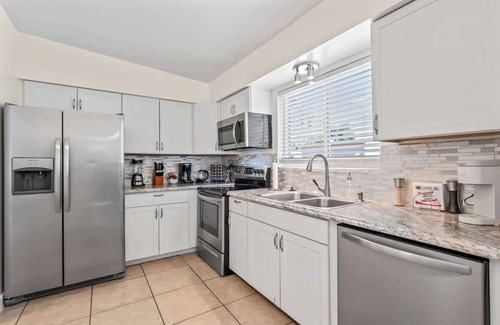 Duffy Casa | DT Retreat Cozy & Close to UofA!