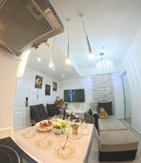 Paranaque Apartamento | DT Suites and Resorts at Azure Paranaque