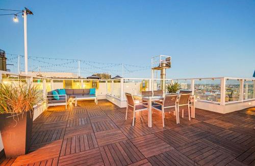 Historic Core Apartamento | DTLA 2BR Rooftop Jacuzzi & Sunset Views