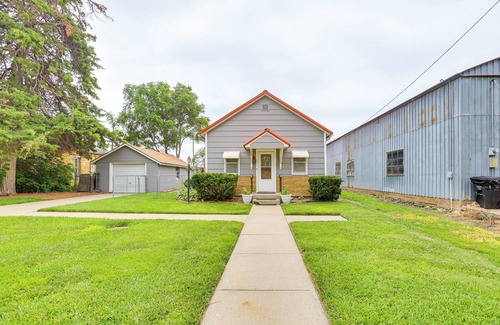 Belleville Cabaña | Dtwn Belleville Home w/ Yard < 1 Mi to High Banks