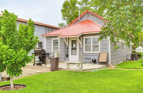 Belleville Cabaña | Dtwn Belleville Home w/ Yard < 1 Mi to High Banks
