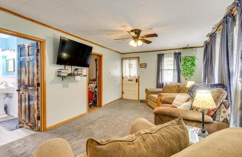 Belleville Casa | Dtwn Belleville Home with Yard Less Than 1 Mi to High Banks