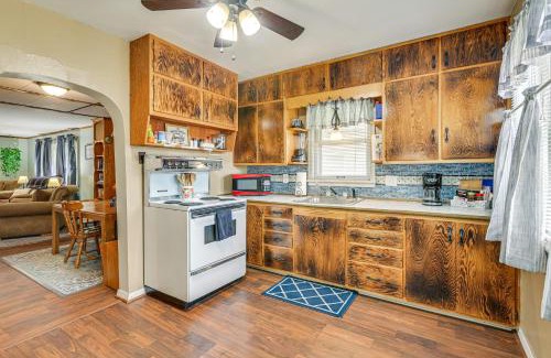 Belleville Casa | Dtwn Belleville Home with Yard Less Than 1 Mi to High Banks