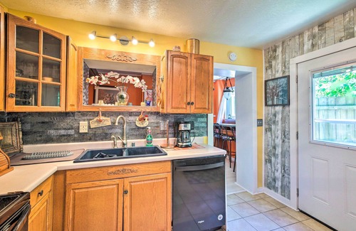 Elizabethtown Casa | Dtwn Elizabethtown Home w/ Fire Pit & Gas Grill!