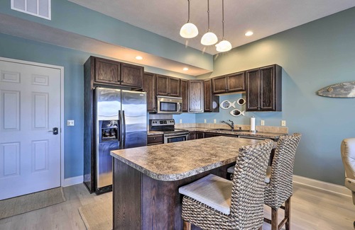 Ludington Condominio | Dtwn Ludington Condo: Balcony, Walk To Beach!