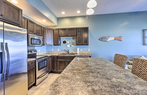 Ludington Condominio | Dtwn Ludington Condo: Balcony, Walk To Beach!