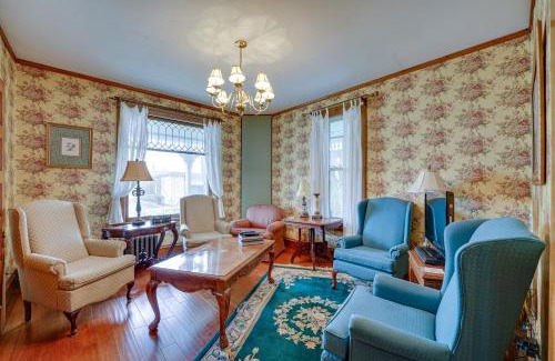 Manistee Casa | Dtwn Victorian Home - 1 Mi to Lake Michigan Beach!