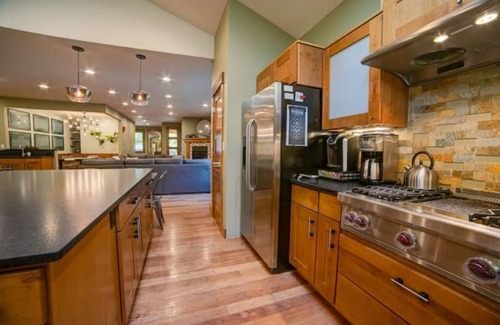 University Casa | DU/Wash Park Dream Home!--6 Bed/5 bath + Gym & Office