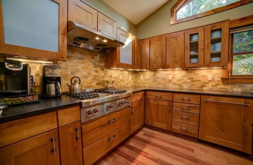 University Casa | DU/Wash Park Dream Home!--6 Bed/5 bath + Gym & Office