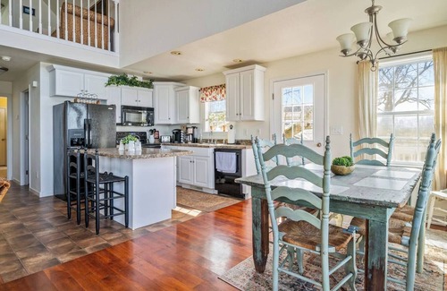 Cayuga Casa | Dual House | Cayuga Lake | Fire Pit | Hot Tub