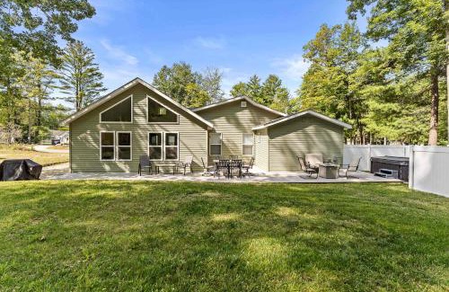 Kendall Casa | Dual Lakefront Home with Big Yard Hot Tub and Fire Pit