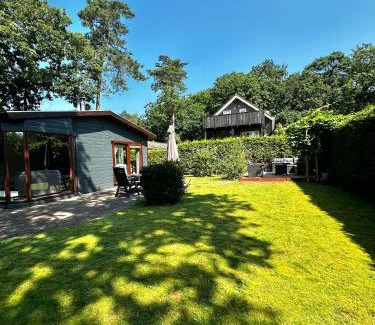 Beekbergen-Zuid Casa | Dubbele chalet op recreatiepark Topparken op de Veluwe in Beekbergen met grote vrije tuin en eigen parkeerplaats