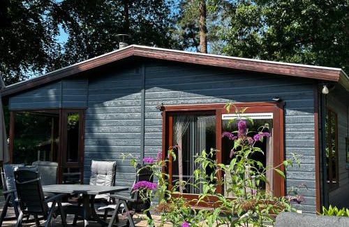 Beekbergen-Zuid Casa | Dubbele chalet op recreatiepark Topparken op de Veluwe in Beekbergen met grote vrije tuin en eigen parkeerplaats