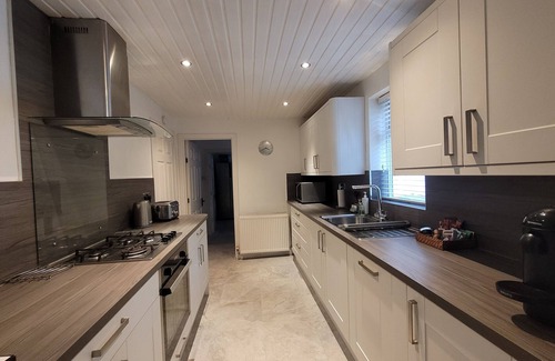 Kilcreggan Cabaña | Dubh Loch Cottage a orillas del lago Lomond. Gran jardín y arroyo