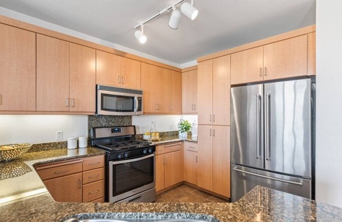 Dublin Condominio | DUBLIN CONDO - LOTS OF NATURAL LIGHT, WALKING DISTANCE FROM BART, PET FRIENDLY