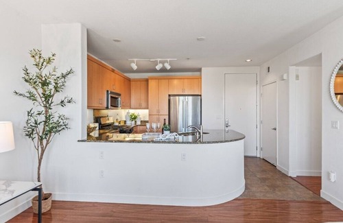 Dublin Condominio | DUBLIN CONDO - LOTS OF NATURAL LIGHT, WALKING DISTANCE FROM BART, PET FRIENDLY