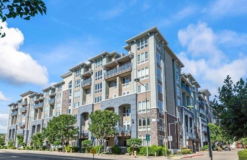 Dublin Condominio | DUBLIN CONDO - LOTS OF NATURAL LIGHT, WALKING DISTANCE FROM BART, PET FRIENDLY