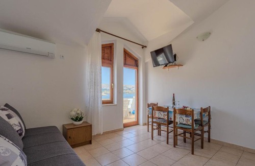 Metajna Apartamento | Dubravko
