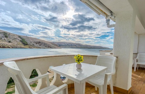Metajna Apartamento | Dubravko