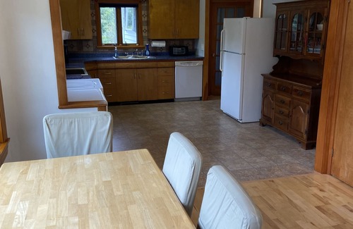 West Tremont Casa | Duck Cove Cottage overlooking beautiful Blue Hill Bay