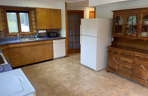 West Tremont Casa | Duck Cove Cottage overlooking beautiful Blue Hill Bay