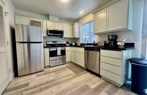 Amazon Casa | Duck Den - 3 Bedroom Near University of Oregon Campus & Autzen Stadium