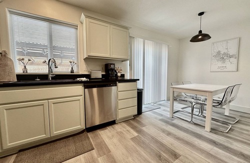 Amazon Casa | Duck Den - 3 Bedroom Near University of Oregon Campus & Autzen Stadium