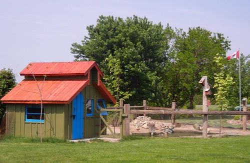 Leamington Cabaña | Duck Pond Bed & Breakfast Cottage