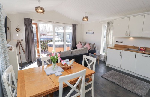 South Lakeland Leisure Village Cabaña | Duckling Lodge