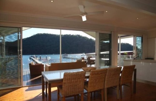 Woy Woy Bay Casa | Ducky House Waterfront in Woy Woy Bay