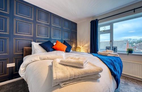 Dudley Casa | Dudley-5 Beds-contractors-parking-long Stay!