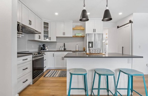 Southeast Calgary Apartamento | Duke & Duchess | Central | Upscale | Families/Pets